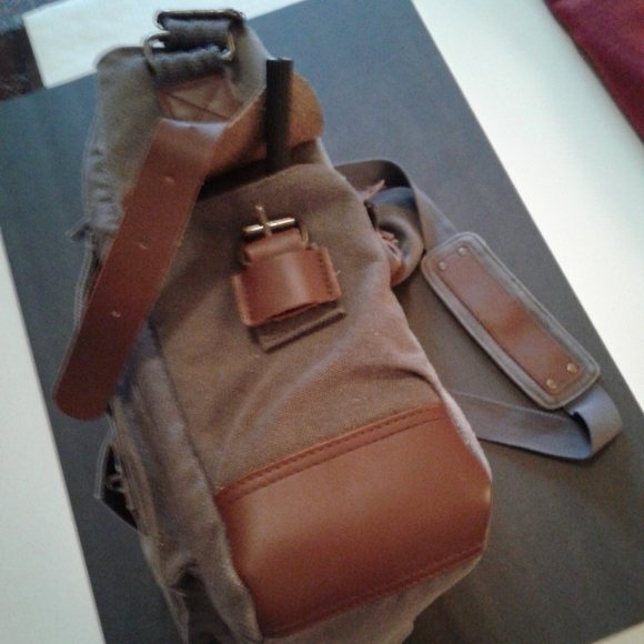 🌺 Nearly New Sweetbriar Canvas Messenger Bag - Picture 12 of 15